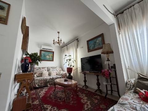 T2 com Jardim, Garagem e Terreno em Meadela - Viana do Castelo