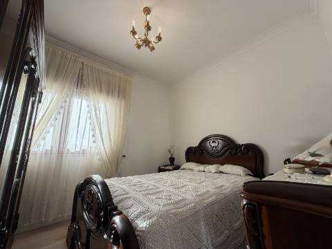 T2 com Jardim, Garagem e Terreno em Meadela - Viana do Castelo