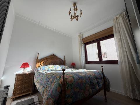 T2 com Jardim, Garagem e Terreno em Meadela - Viana do Castelo