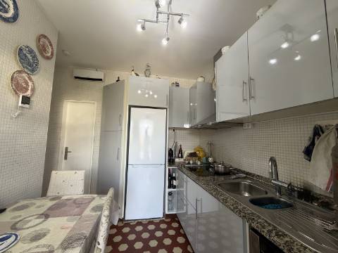 T2 com Jardim, Garagem e Terreno em Meadela - Viana do Castelo