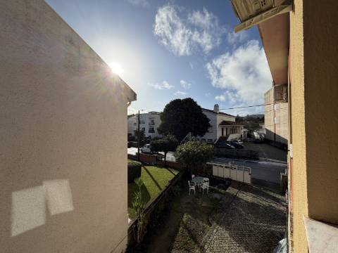 T2 com Jardim, Garagem e Terreno em Meadela - Viana do Castelo