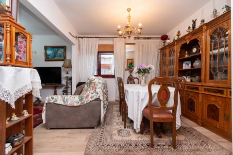 T2 com Jardim, Garagem e Terreno em Meadela - Viana do Castelo