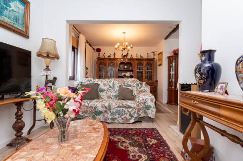 T2 com Jardim, Garagem e Terreno em Meadela - Viana do Castelo