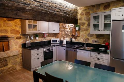 2 Moradias em Pedra com Piscina + Casa T1 Independente - Ponte de Lima