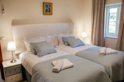 2 Moradias em Pedra com Piscina + Casa T1 Independente - Ponte de Lima