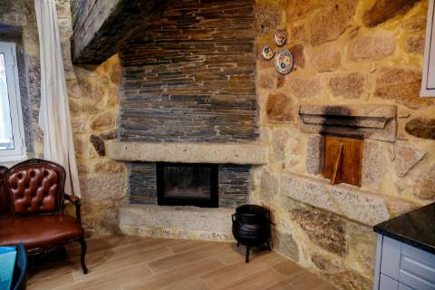 2 Moradias em Pedra com Piscina + Casa T1 Independente - Ponte de Lima