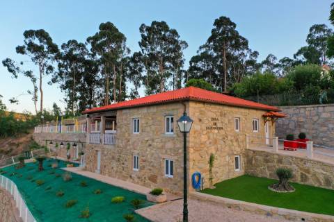 2 Moradias em Pedra com Piscina + Casa T1 Independente - Ponte de Lima