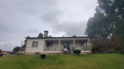 Moradia T3 individual em zona calma