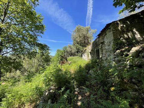 Terreno c/ Ruína em Pedra em Cendufe, Arcos de Valdevez