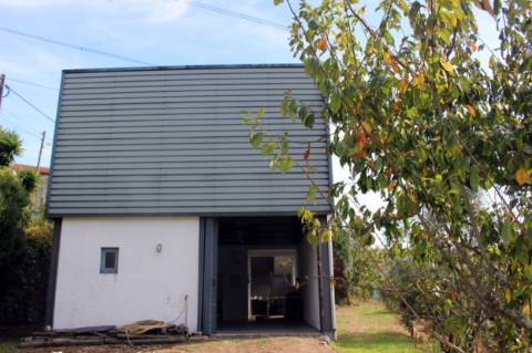 Pavilhão com melaria licenciada