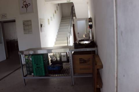 Pavilhão com melaria licenciada