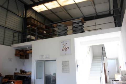 Pavilhão com melaria licenciada