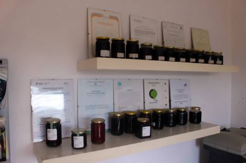 Pavilhão com melaria licenciada