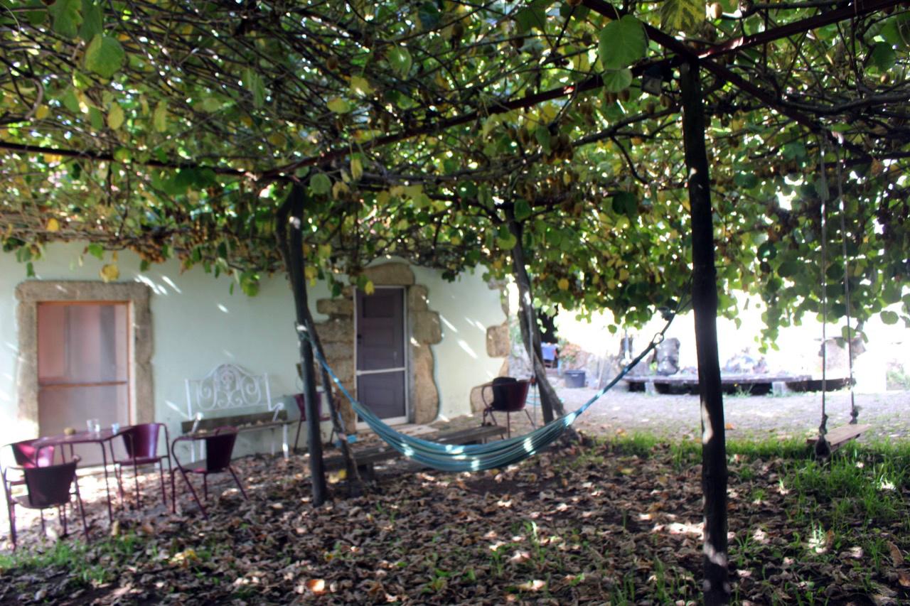 Quintinha com 2 moradias em pedra