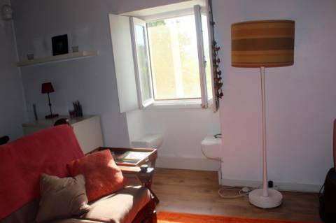 Quintinha com 2 moradias em pedra