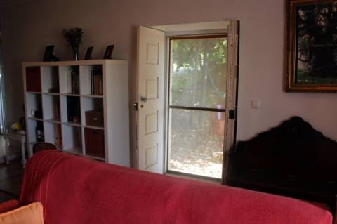 Quintinha com 2 moradias em pedra