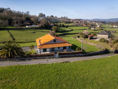 Moradia T3 em Castanheira - Paredes de Coura