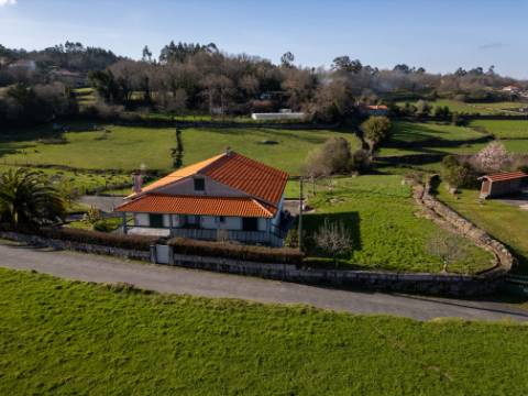 Moradia T3 em Castanheira - Paredes de Coura