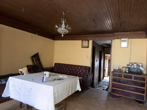 Conjunto de 3 moradias - Rio de Moinhos