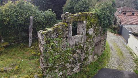 Conjunto de 3 moradias - Rio de Moinhos