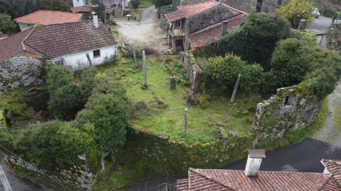 Conjunto de 3 moradias - Rio de Moinhos