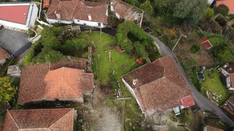 Conjunto de 3 moradias - Rio de Moinhos