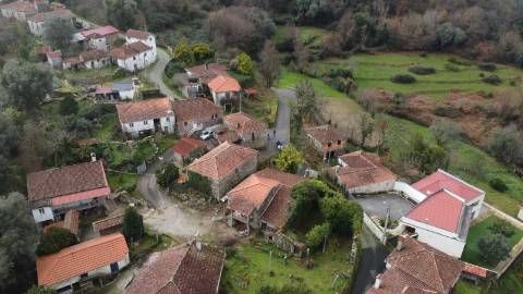 Conjunto de 3 moradias - Rio de Moinhos