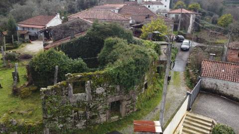 Conjunto de 3 moradias - Rio de Moinhos