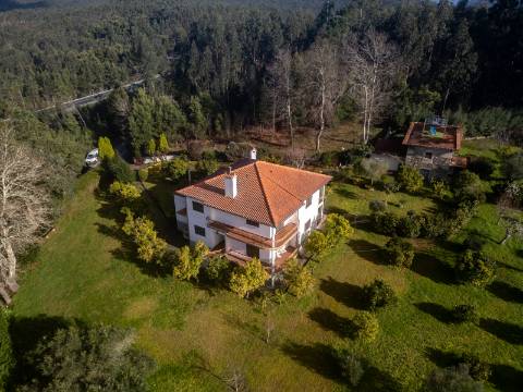 Quintinha c/ Moradia V4+1 e Moradia Antiga