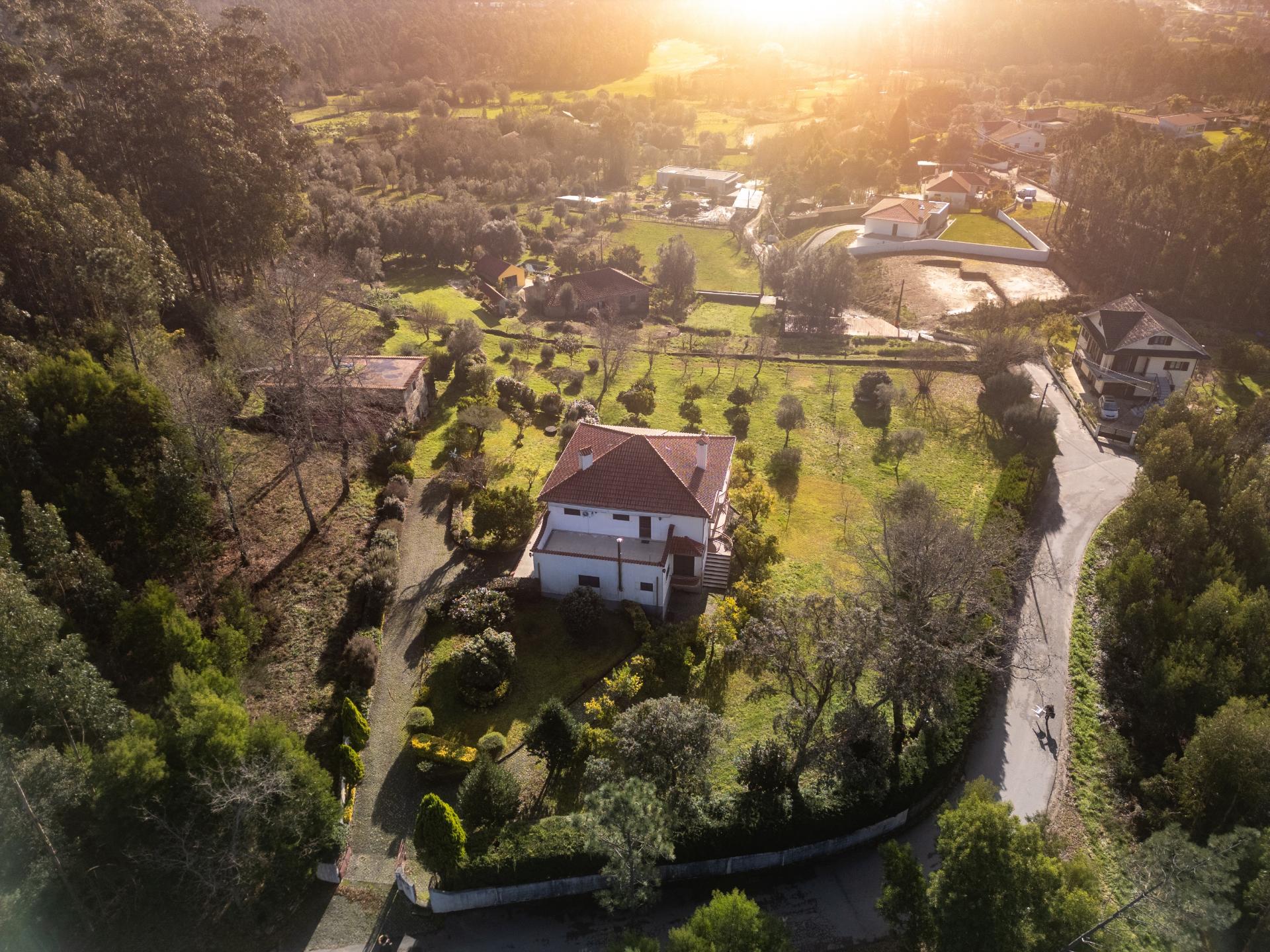 Quintinha c/ Moradia V4+1 e Moradia Antiga