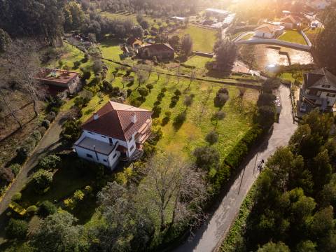 Quintinha c/ Moradia V4+1 e Moradia Antiga