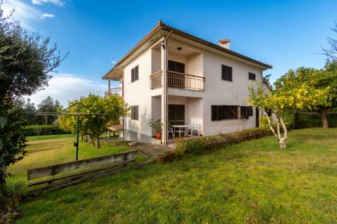 Quintinha c/ Moradia V4+1 e Moradia Antiga