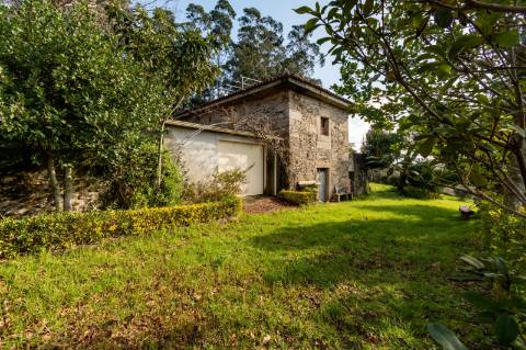 Quintinha c/ Moradia V4+1 e Moradia Antiga