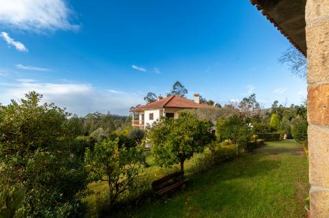 Quintinha c/ Moradia V4+1 e Moradia Antiga