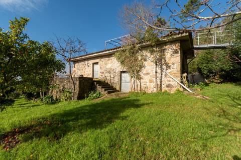 Quintinha c/ Moradia V4+1 e Moradia Antiga