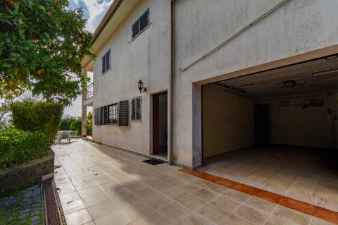 Quintinha c/ Moradia V4+1 e Moradia Antiga