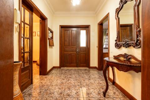 Quintinha c/ Moradia V4+1 e Moradia Antiga