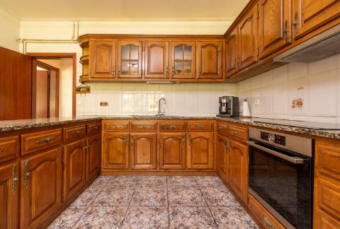 Quintinha c/ Moradia V4+1 e Moradia Antiga