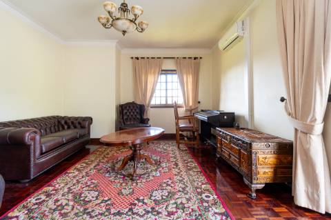 Quintinha c/ Moradia V4+1 e Moradia Antiga