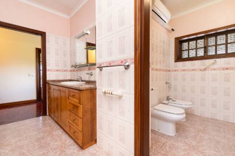 Quintinha c/ Moradia V4+1 e Moradia Antiga