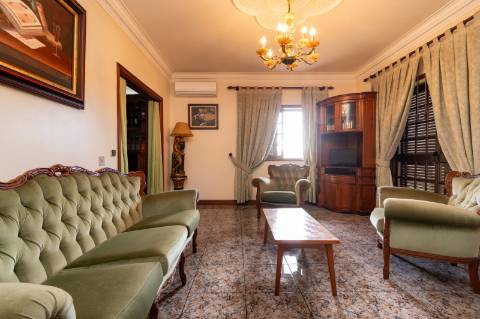 Quintinha c/ Moradia V4+1 e Moradia Antiga