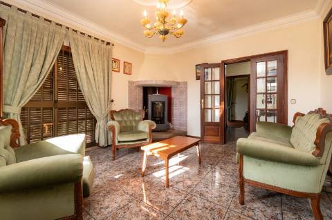 Quintinha c/ Moradia V4+1 e Moradia Antiga