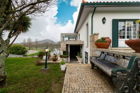 Excelente moradia T5 vistas rio