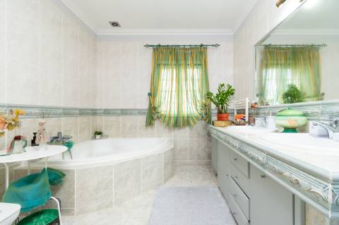 Excelente moradia T5 vistas rio