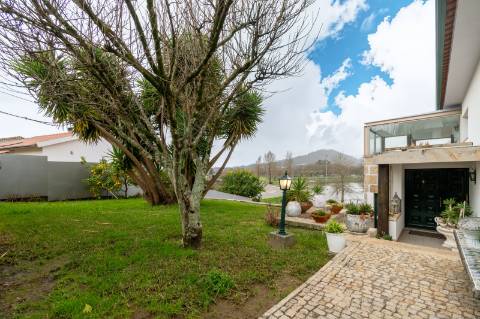 Excelente moradia T5 vistas rio