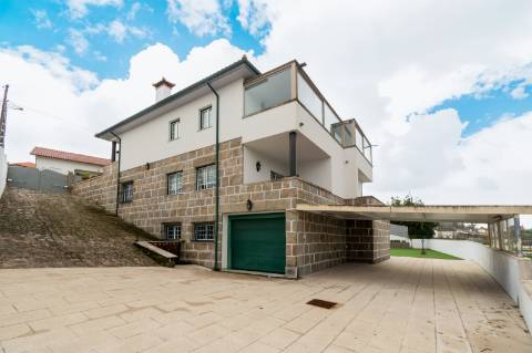 Excelente moradia T5 vistas rio