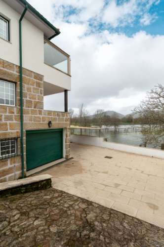 Excelente moradia T5 vistas rio