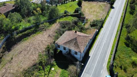 Casa antiga com terreno e água própria na Brejoeira - Monção