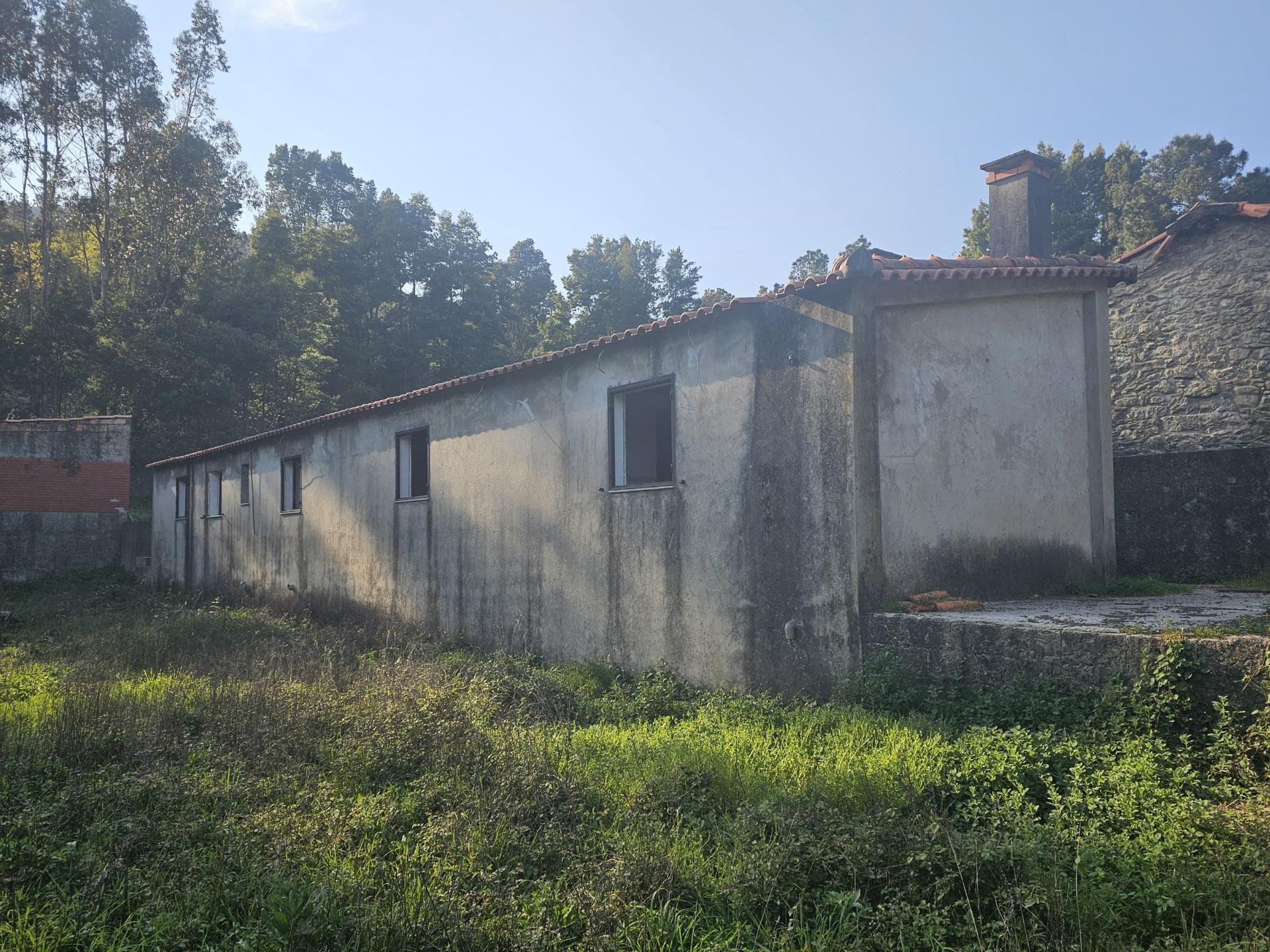 Três Moradias Por Recuperar