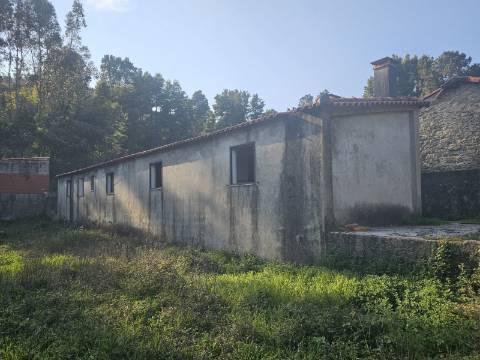 Três Moradias Por Recuperar